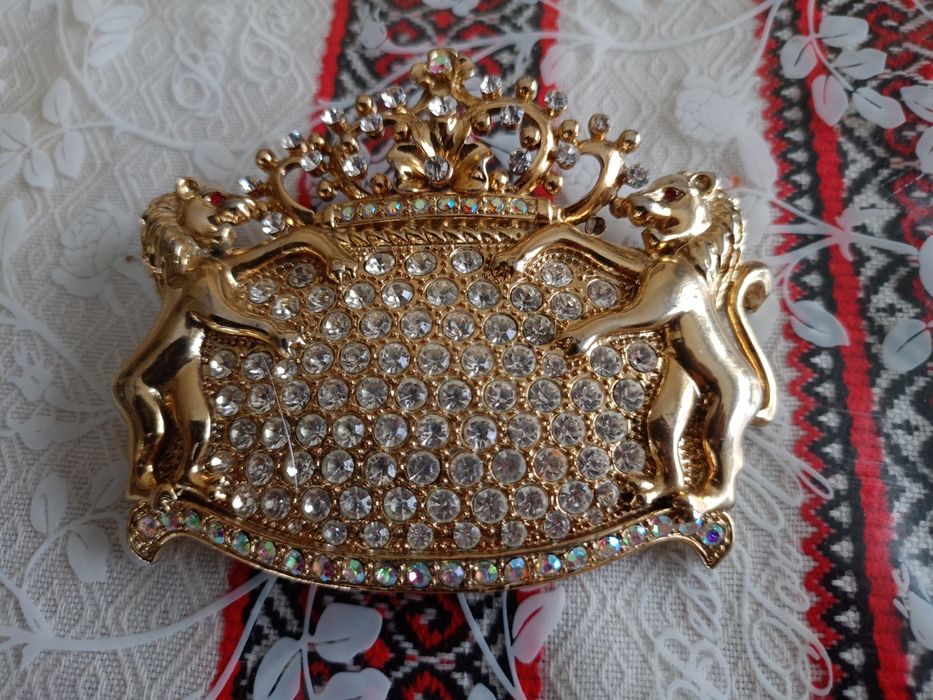 Ефектна пряжка корона лев