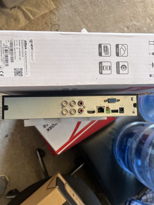 Видеорегистратор dahua dhi-xvr5104hs б/у в идеальном состоянии с коробкой.