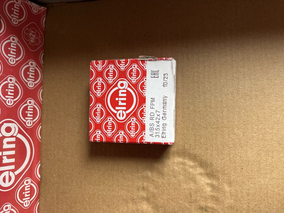 Прокладка масляного насоса сальніки розпредвала і колінвала