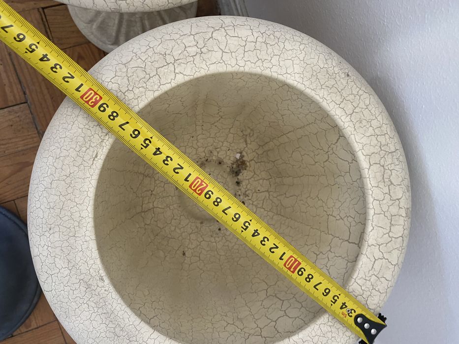 Taças brancas com tampa