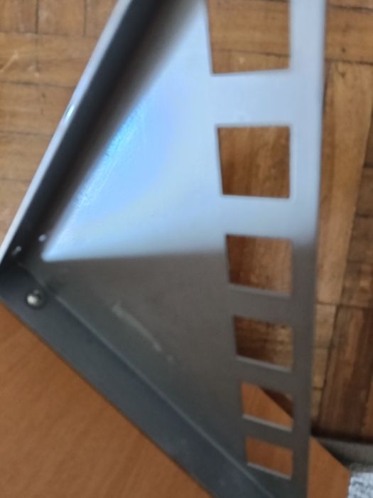 2 parteleiras com suportes