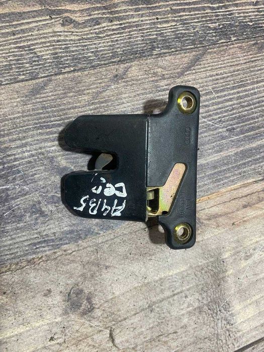 Замок кришки багажника Audi A4 B5 8D9827505A / 8D5827505 універсал седан