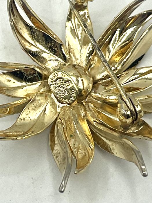 Pragadeira floral antiga Cristian Dior