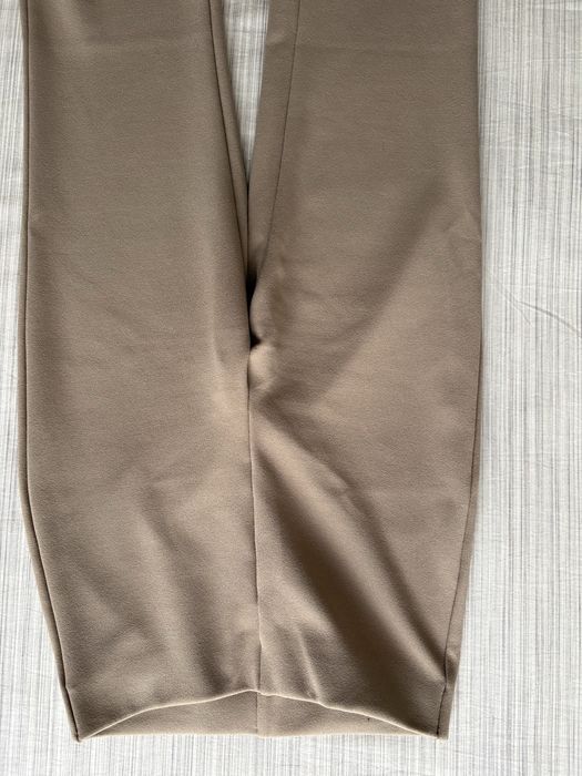 Calças flare creme H&M