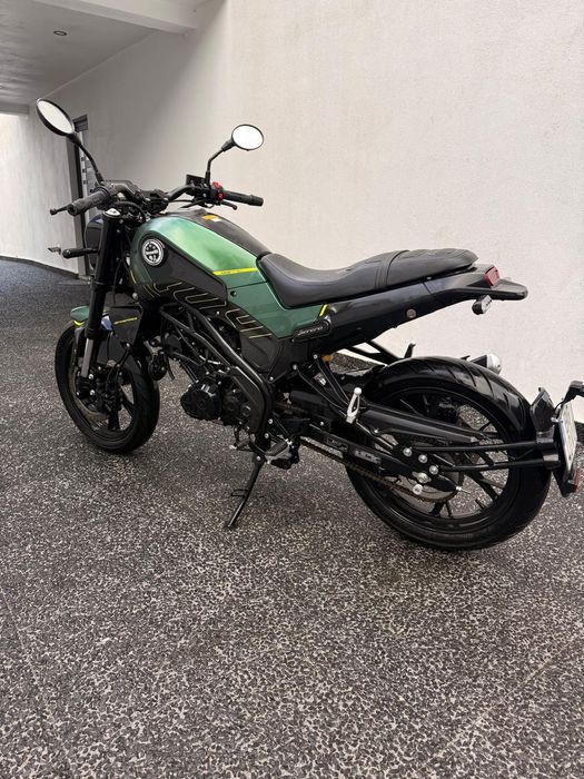 Benelli leoncino 125 como nova