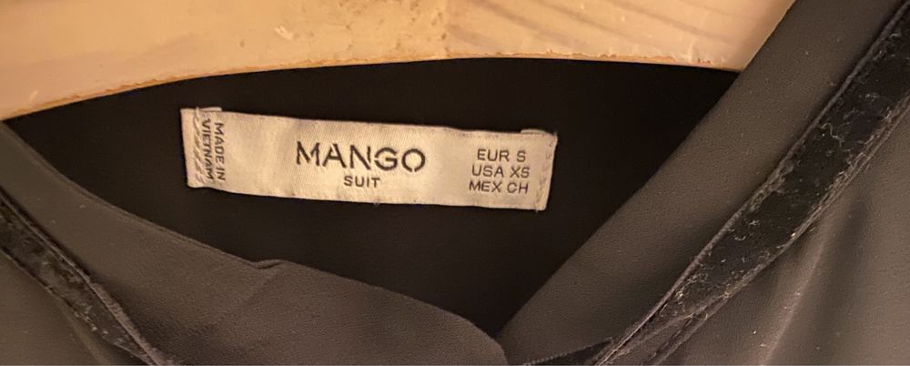 Blusa Preta Mango