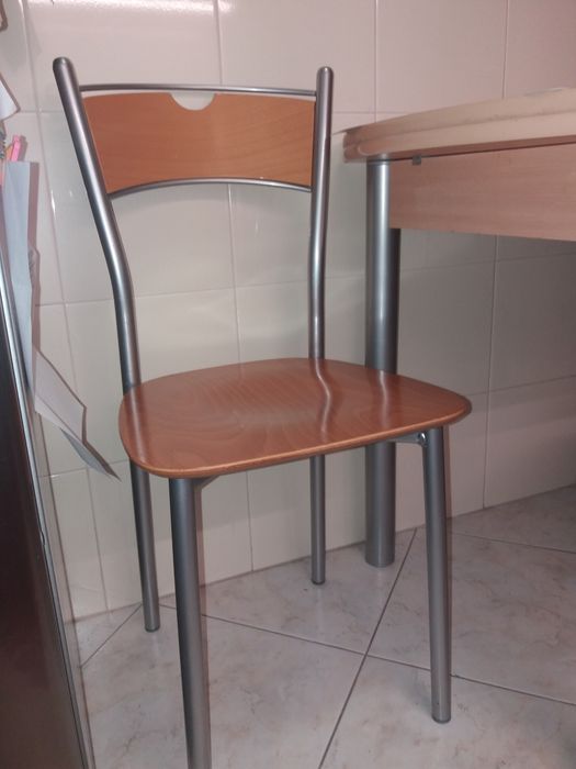 Mesa de cozinha com 4 cadeiras