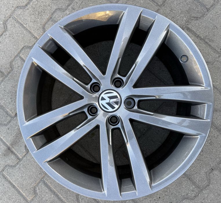 Продам диски оригинал Volkswagen R19 5х112