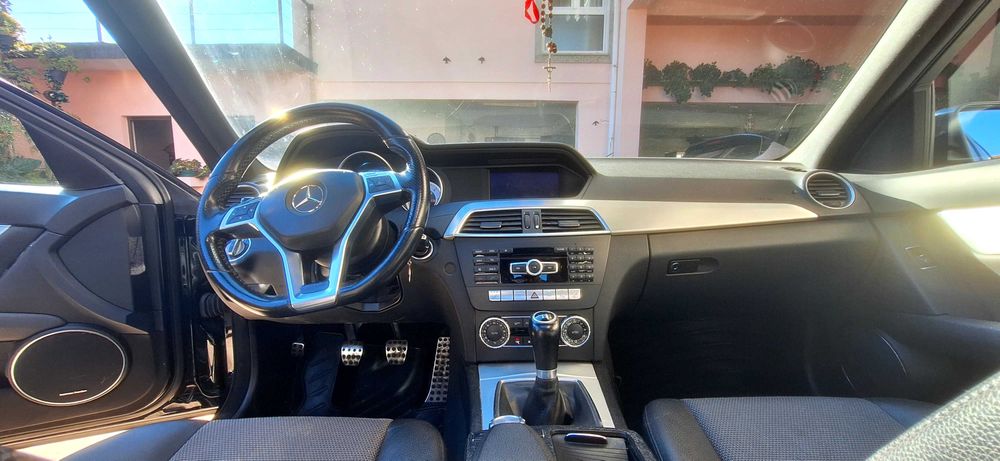 Mercedes c220d amg teto abrir