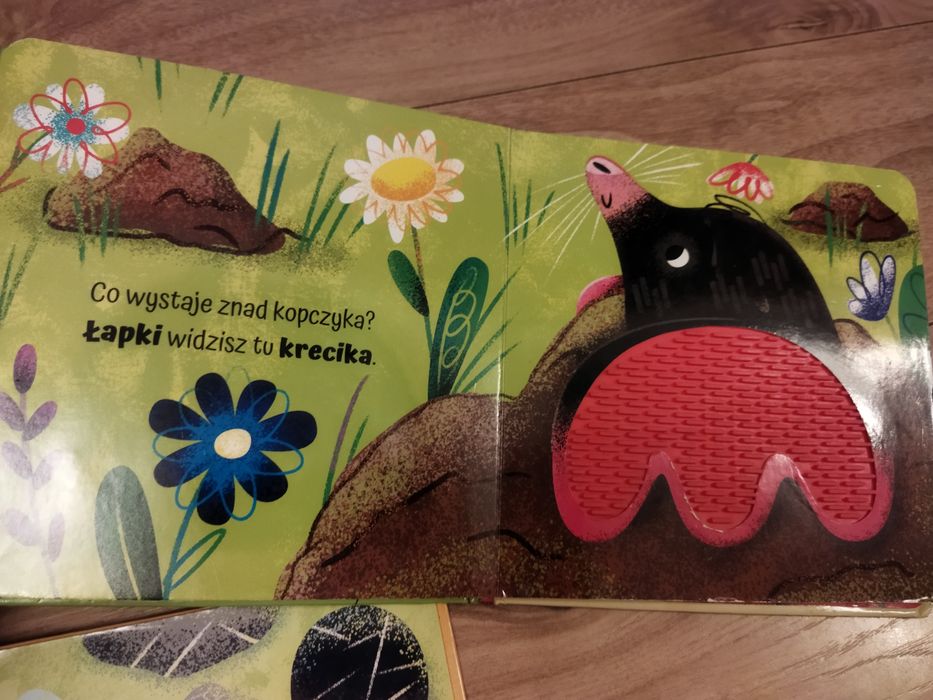 Książeczki sensoryczne z serii dotykam poznaję  Las i Łąka