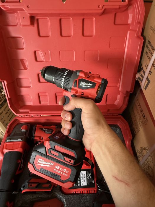 Набор аккумуляторного инструмента 3 в 1 Milwakee SET3