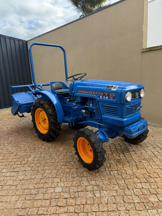 Trator Hinomoto em bom estado