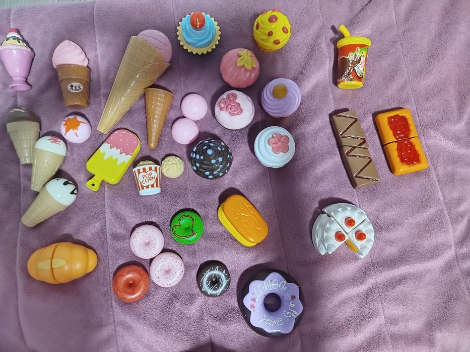 продається лот іграшок для дівчаток