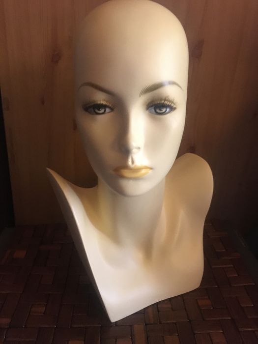 Ekspozytor + nowa peruka