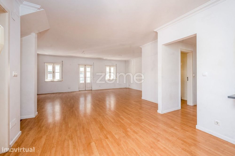 CASA EXCLUSIVA NA RUA DA COSTA (entre as Necessidades e Alcântara)