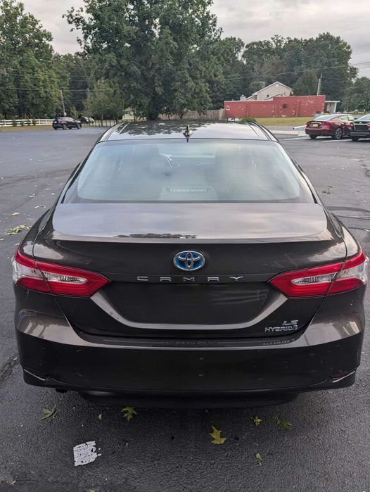 Toyota Camry hyb      2019