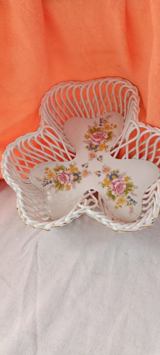 Конфетница фарфоровая из кружевного форфора