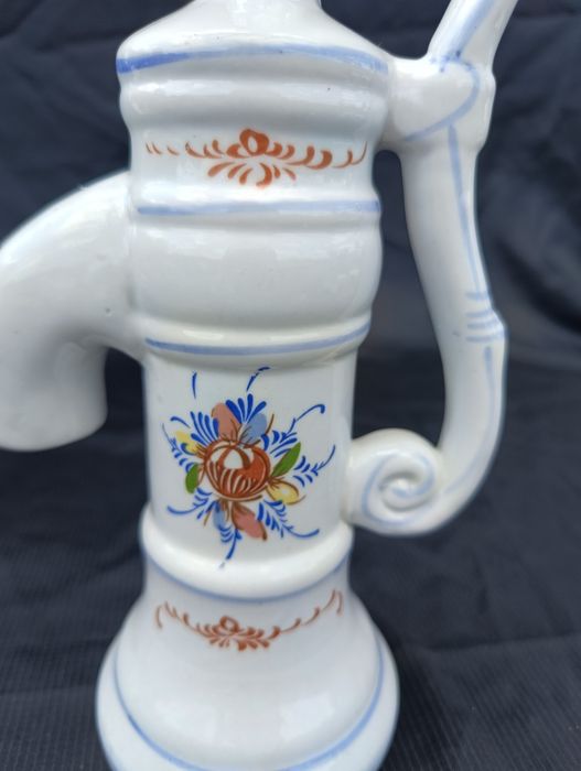 Dekoracja ceramiczna pompa