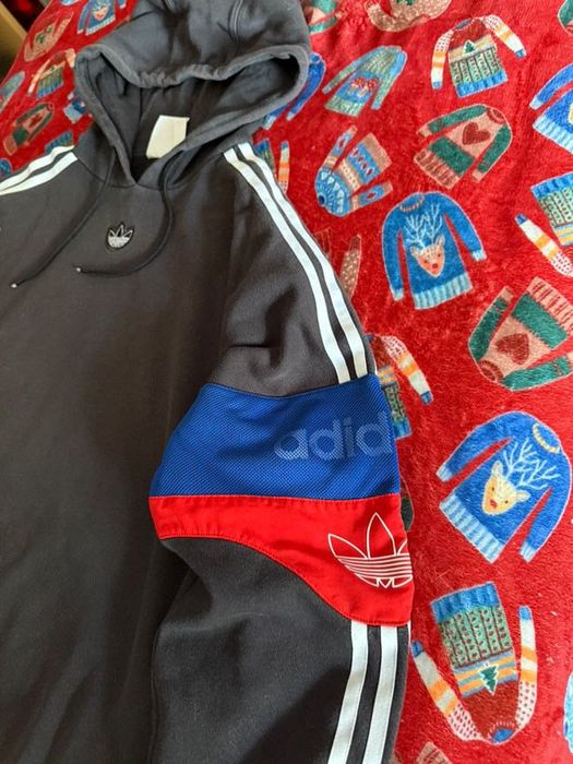 Camisola adidas.