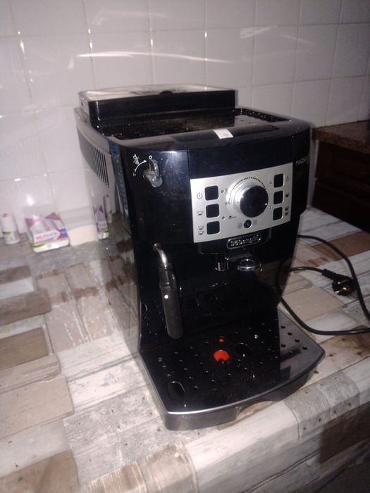 Maquina de cafe automatica marca  delongui