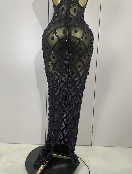 Розкішна сукня в каміннях