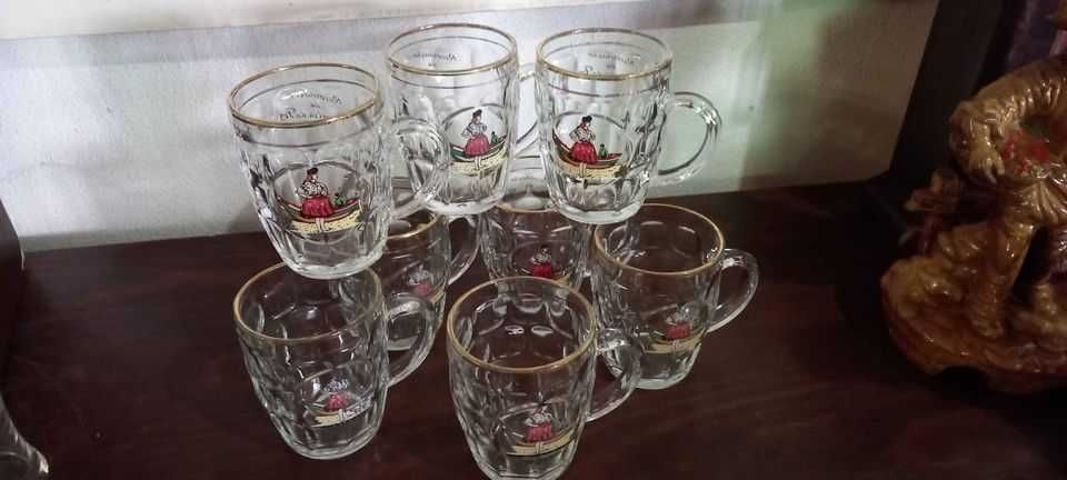 Canecas antigas de cerveja em vidro ,pintadas ,tipo vintage