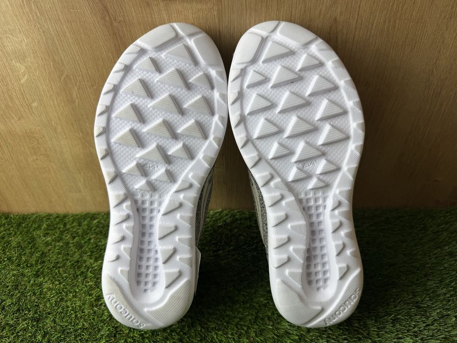 Saucony Kineta розмір 42