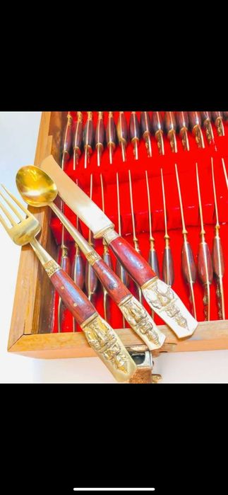 Serviço de Talheres Antigo Tailandês - Bronze c/ Punhos em Madeira