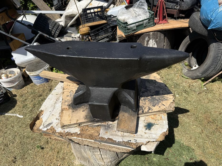 Kowadło 250 kg stan bardzo dobry