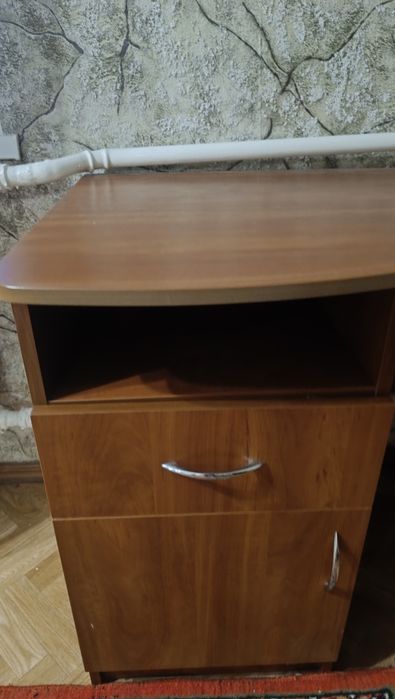 Комп'ютерний стіл