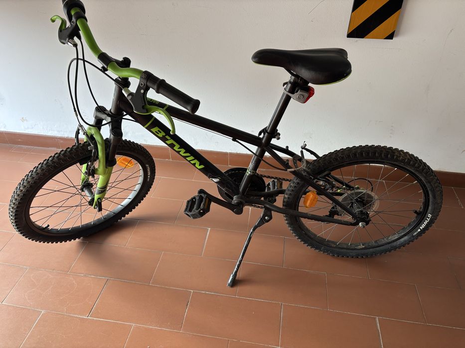 Bicicleta e trotinete criança
