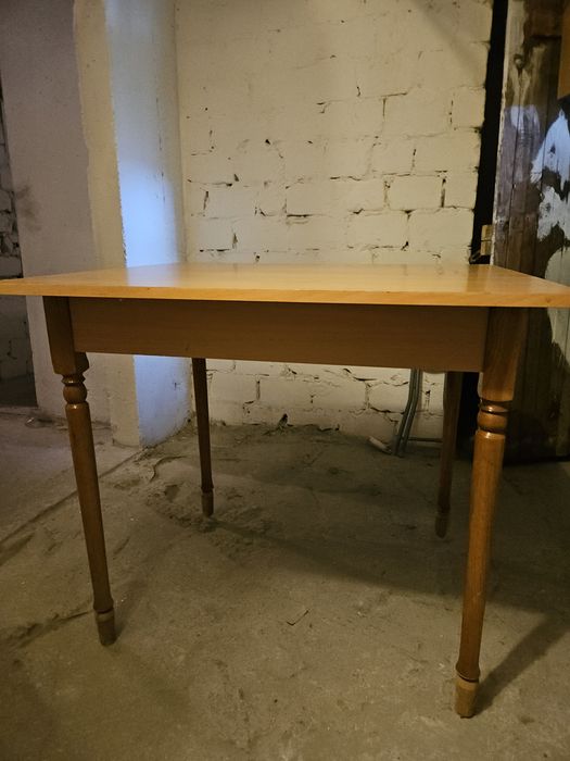 Sprzedam stół 80x90 rozkładany