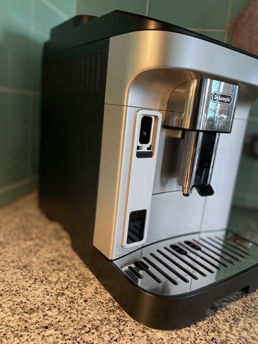 Máquina café grão e moído Delonghi