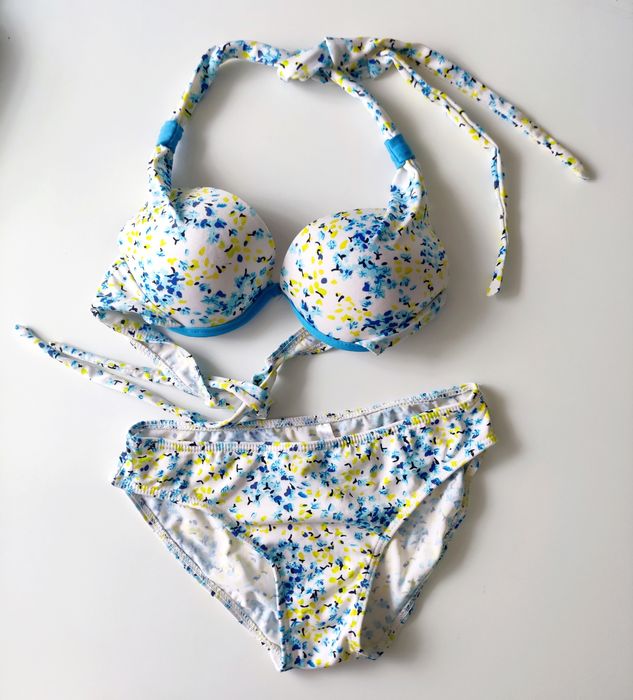 Strój kąpielowy w kwiaty