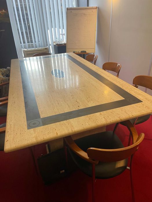 Mesa em Mármore com 8 cadeiras