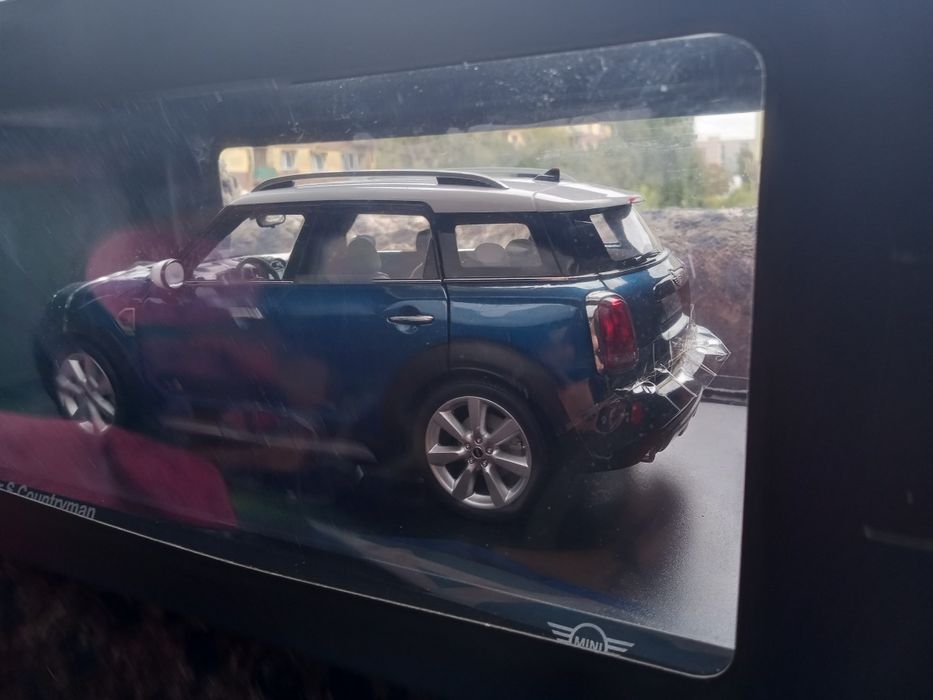 Model Mini Cooper S Countryman 1:18 Wersja Dealerska  Kyosho
