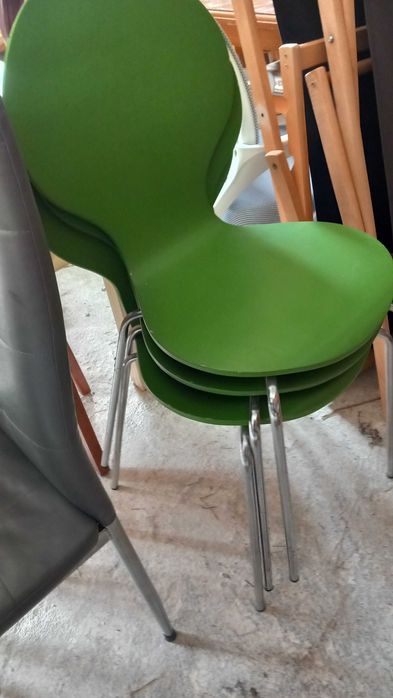 Stoły i krzesła ogrodowe-plastikowe-kilka sztuk