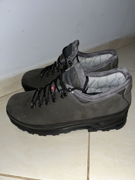 Хороші зимові кросівки LOWA!!!