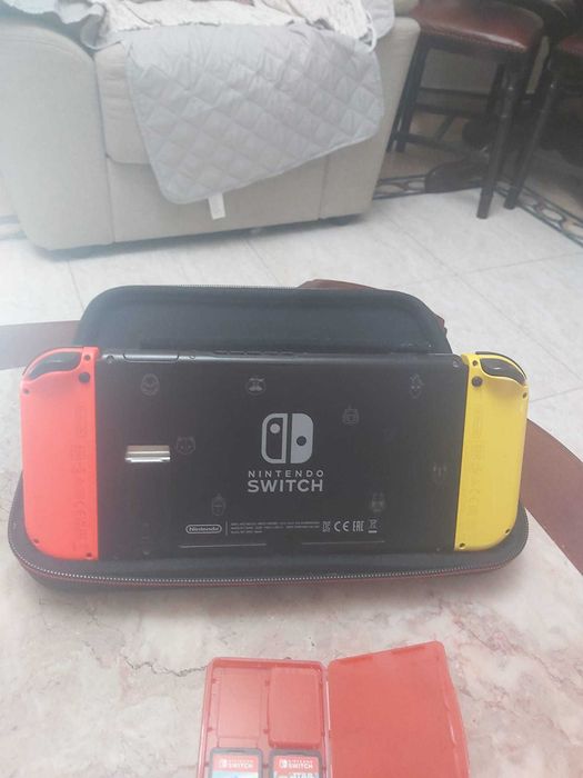 Nintendo Switch Edição Fortnite (falta um joycon oficial  e apoio) mais dois jogos