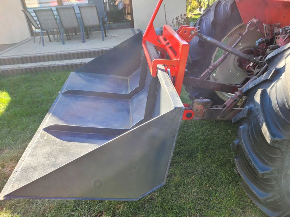 Łycha łyżka z kiprem kiper na tył ciągnika szufla C330 C360 skrzynia