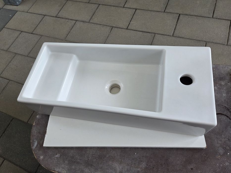 Umywalka nablatowa 62x24,5. Wys. 14cm