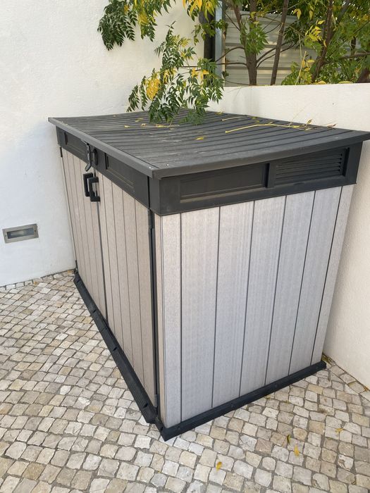 Abrigo de resina KETER 2000L