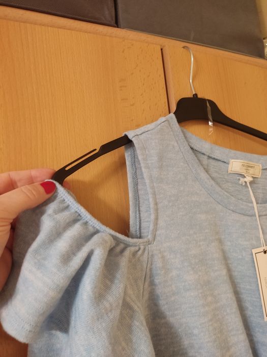 NOWA, wiosenna piękna błękitna bluzeczka z opadającymi rękawami. Un