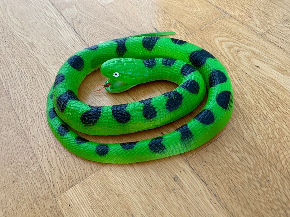 Cobra falsa (de borracha)