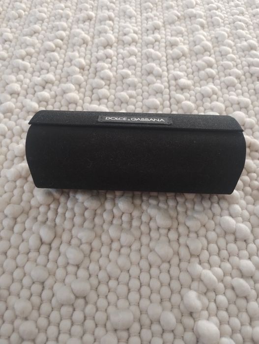 Etui czarne na okulary.