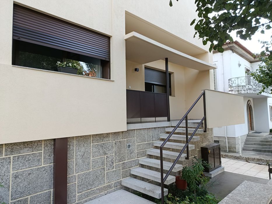 T1 com avançado relvado Palheiros 7 min Universidade/Castelo