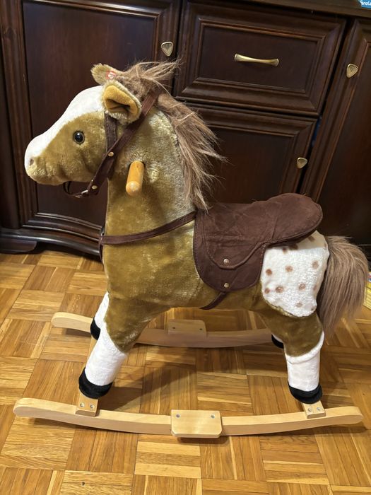 Koń na biegunach , wydaje dzwieki TEDDY KOMPANIET