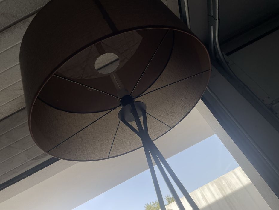 Candeeiro de Pé Alto / Candeieiro de Sala Tripé Moderno
