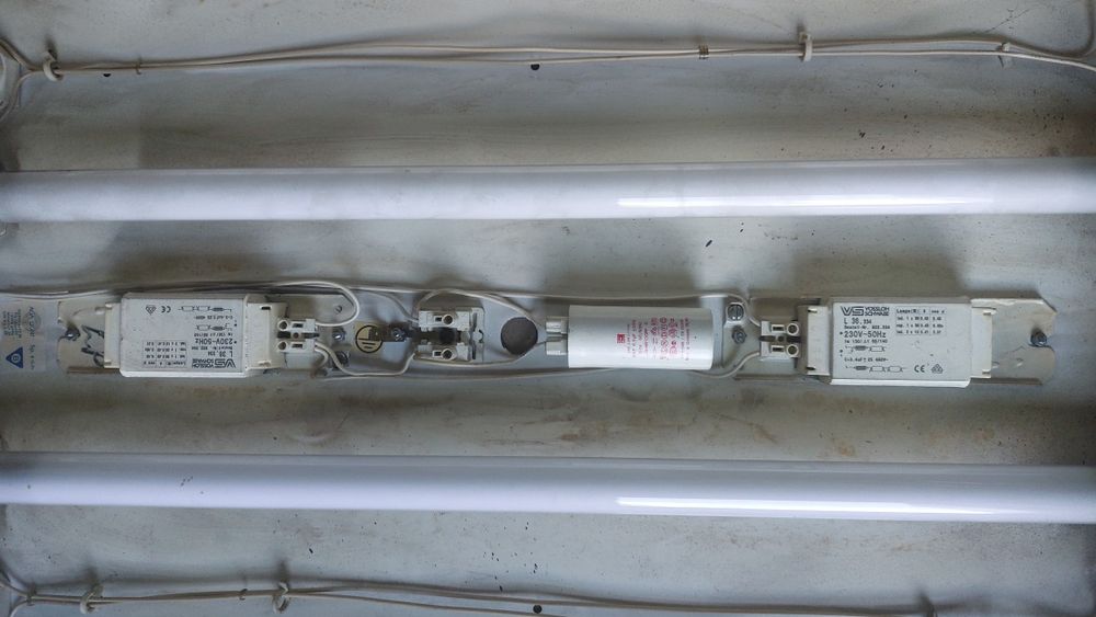 Lampa na świetlówki 4sz