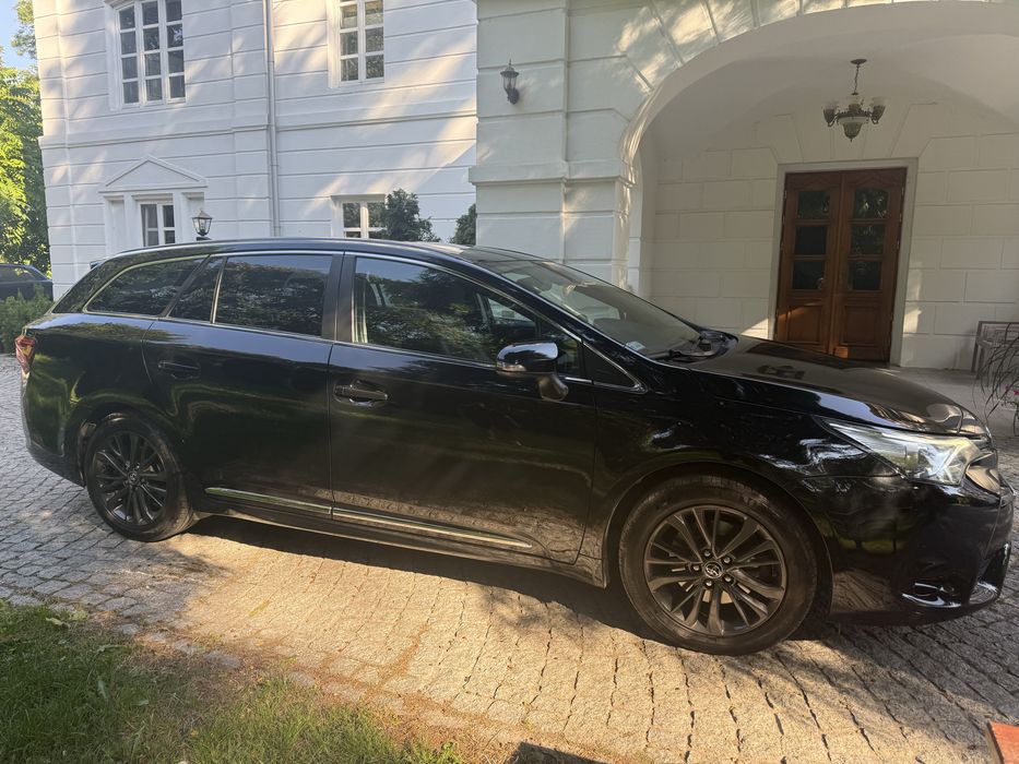 Toyota Avencis.